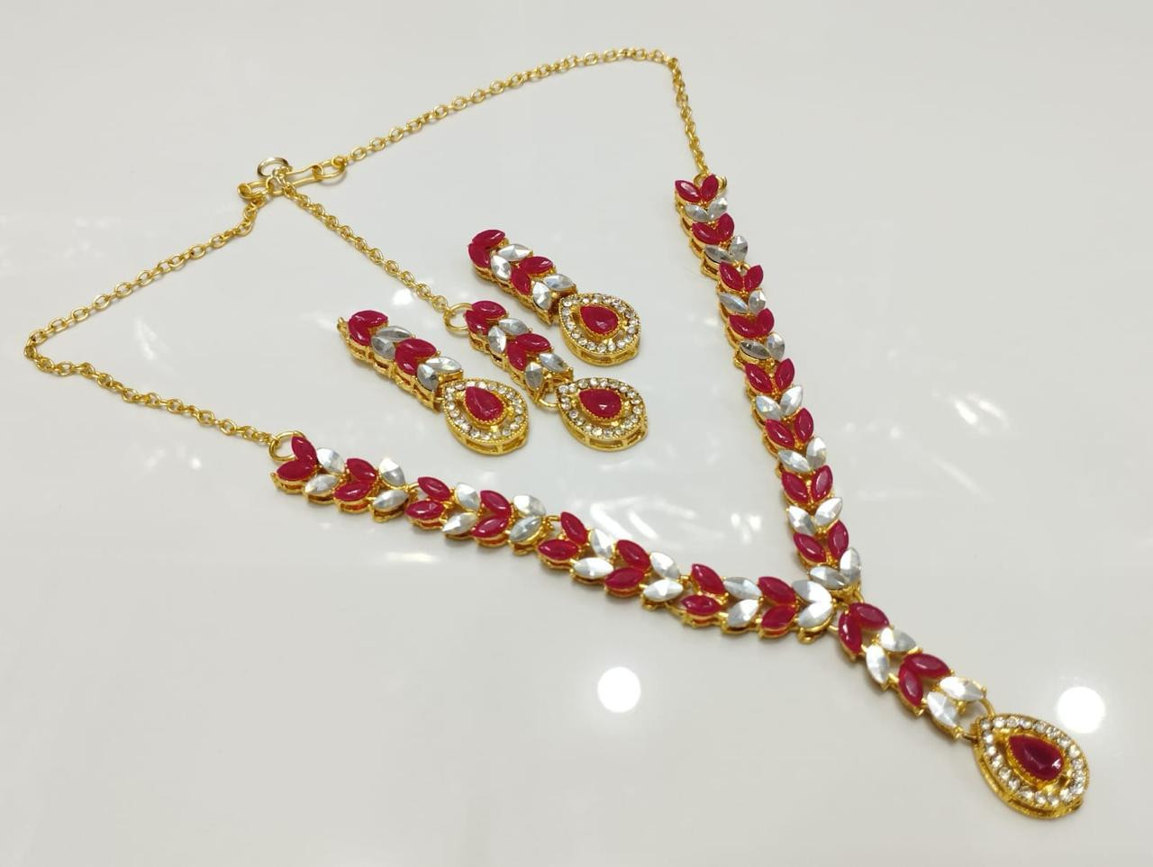 Gold Polished With Mirror Stone Neckless Set