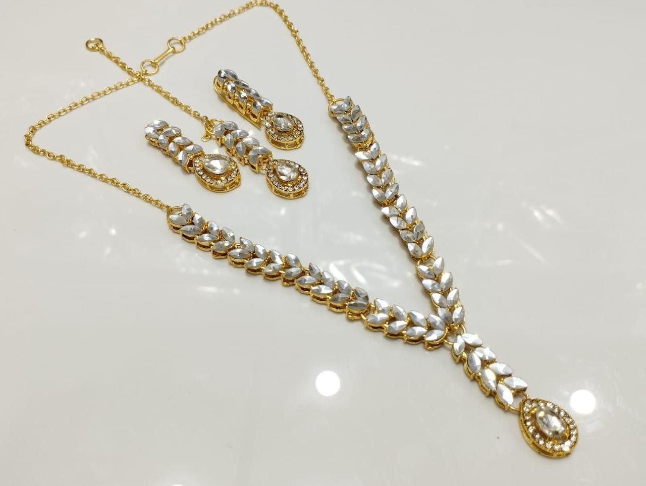 Gold Polished With Mirror Stone Neckless Set