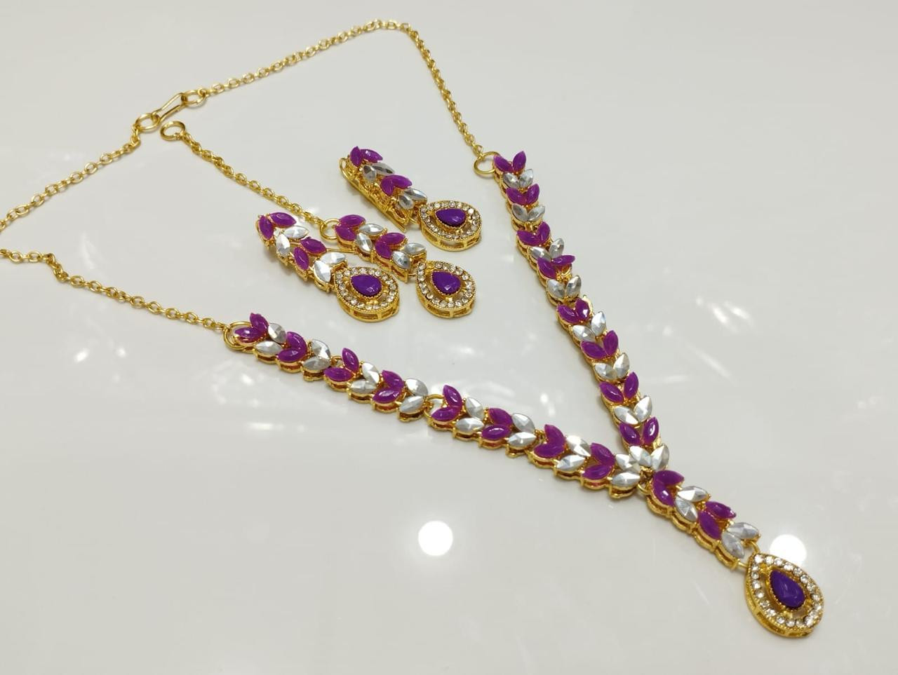 Gold Polished With Mirror Stone Neckless Set