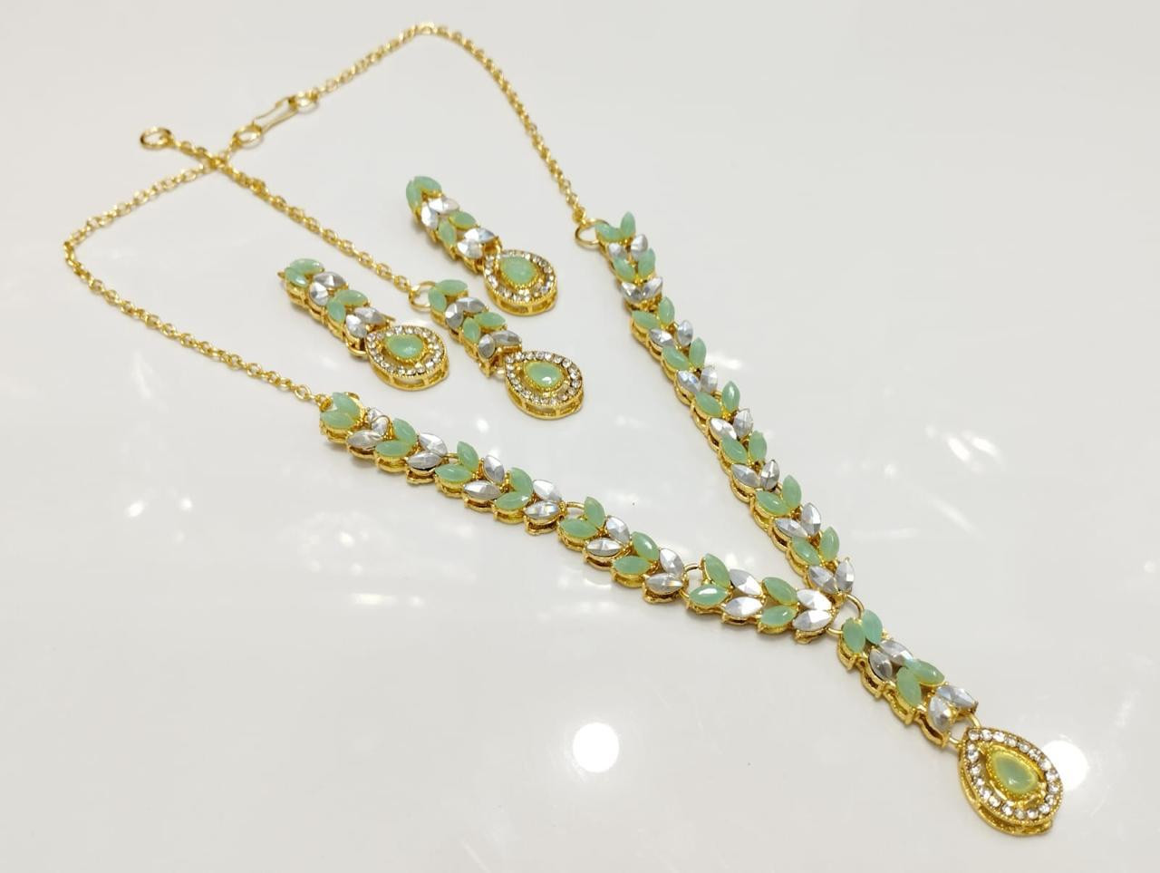 Gold Polished With Mirror Stone Neckless Set