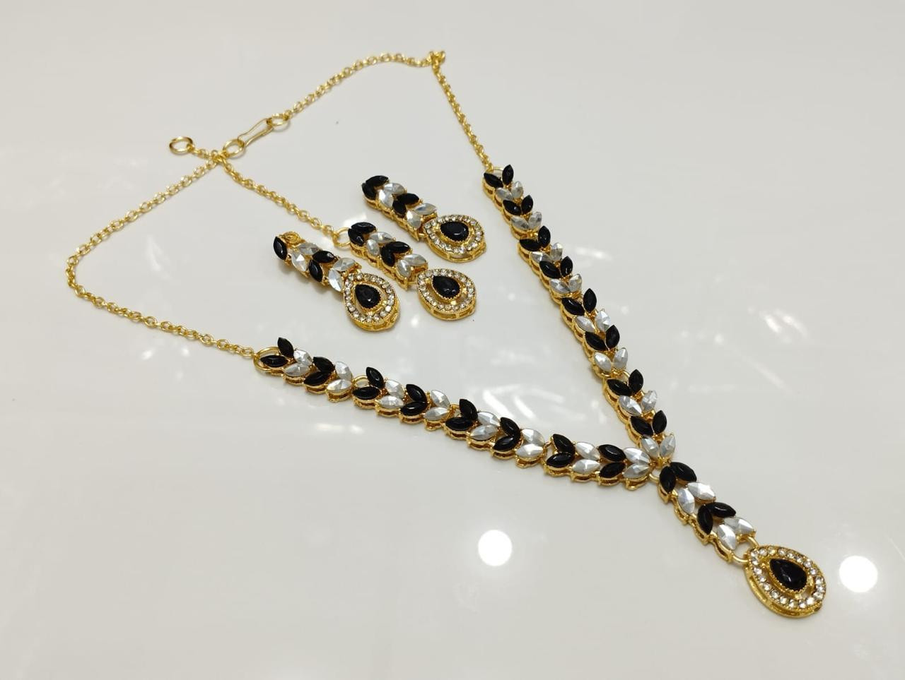 Gold Polished With Mirror Stone Neckless Set