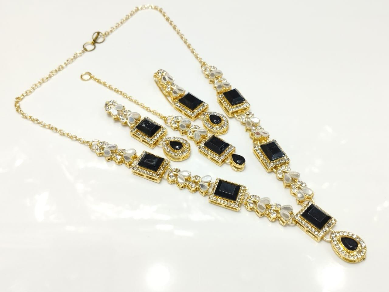 Gold Polished With Mirror Stone Neckless Set