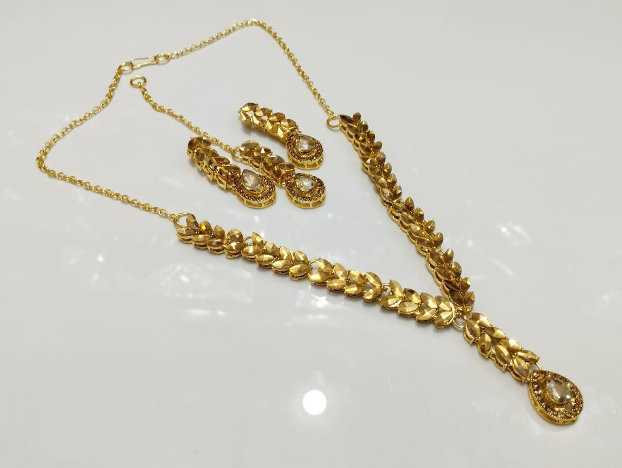 Gold Polished With Mirror Stone Neckless Set