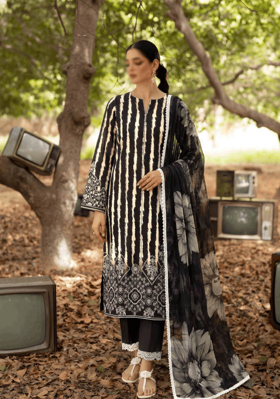 FANTAK PEARL VOL 303 DIGITAL PRINT PREMIUM LAWN EMBROIDED 3 Pcs Unstitched Suit